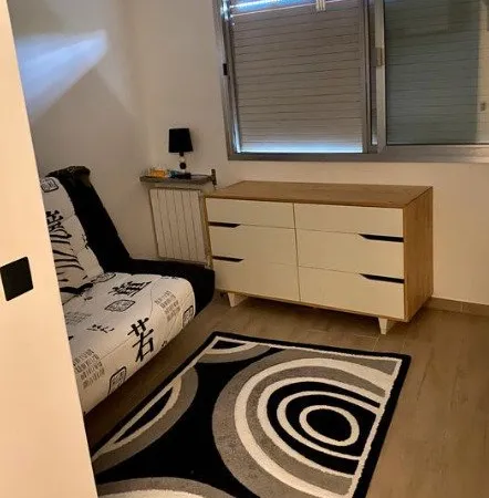 Studio / 15m² / Courbevoie (Ligne L)