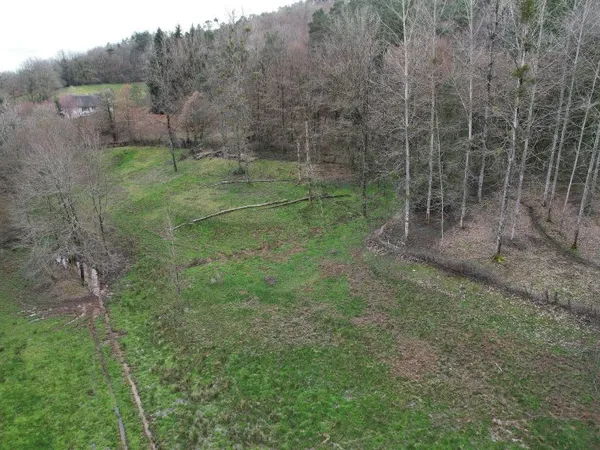 terrain avec source