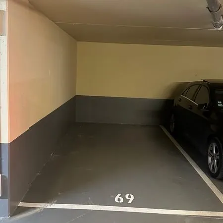 Place de parking à Mairie de Saint Ouen