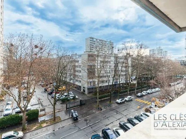 Spacieux T4 traversant de 81 m² avec 2 balcons et parking - Idéalement situé au coeur de Villeurbann