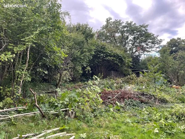 Terrain constructible 585 m2 quartier calme