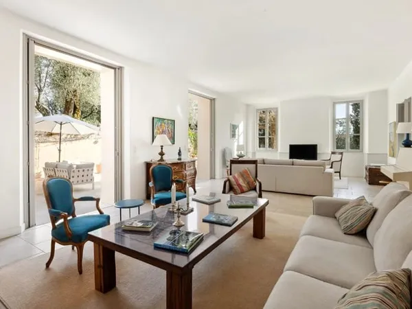 Maison 8 pièces 375 m²