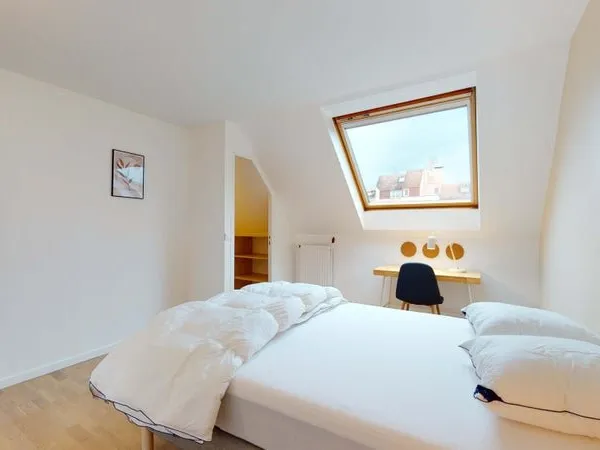 Colocation à Champs-sur-Marne : Appartement de 10m