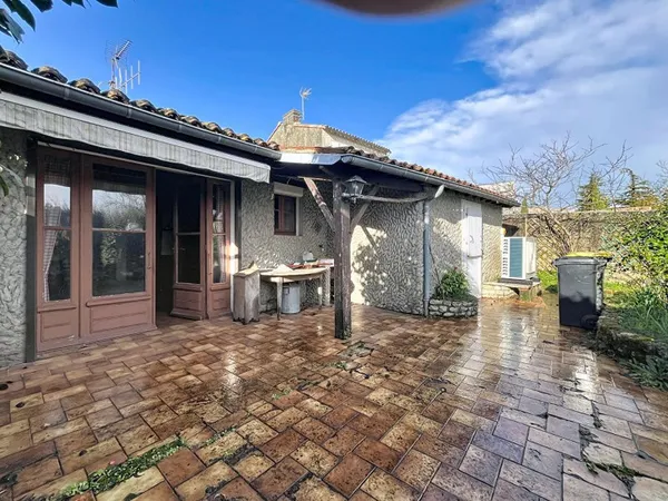 Maison à vendre à Pissotte - 5 pièces avec garage double