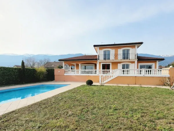 Maison 6 pièces 240 m²