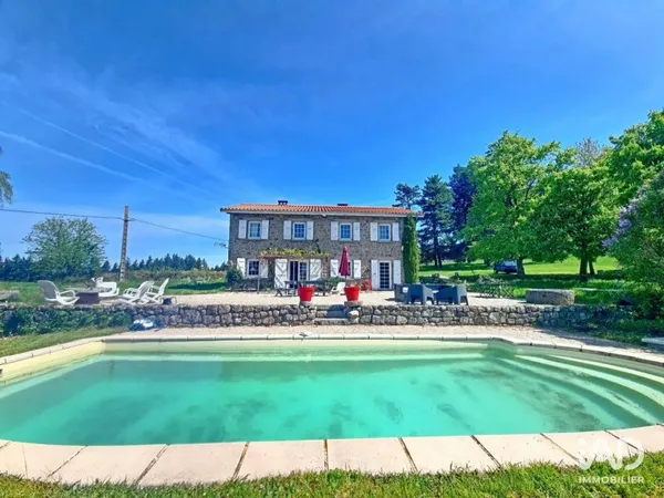 Maison 6 pièces 235 m²