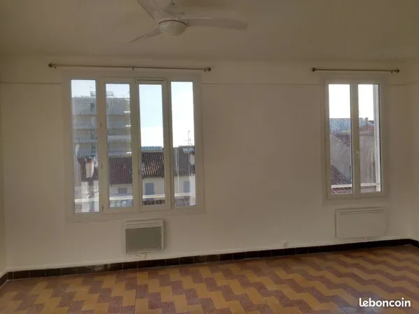 Appartement 62 m2 Toulon Haute ville 750 eurosCC
