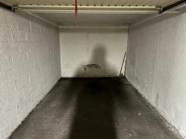 Garage fermé sécurisé de 12,4m2 - Gratte Ciel Villeurbanne