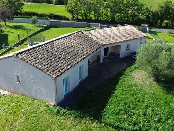 Découvrez cette belle maison de plain-pied