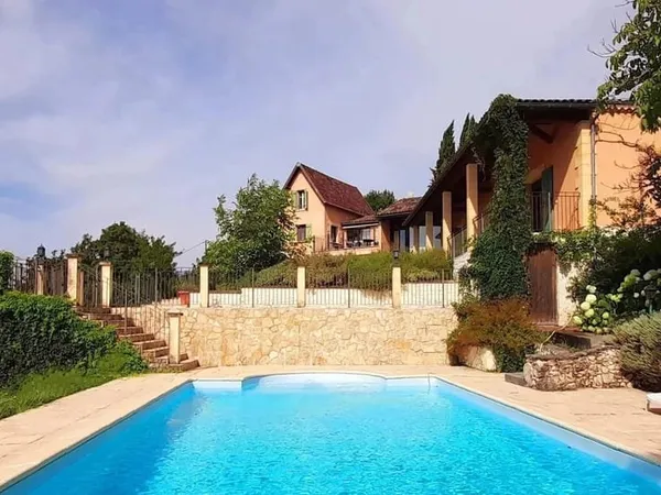 Charmante maison de village spacieuse avec piscine et vues panoramiques, à deux pas de Monpazier