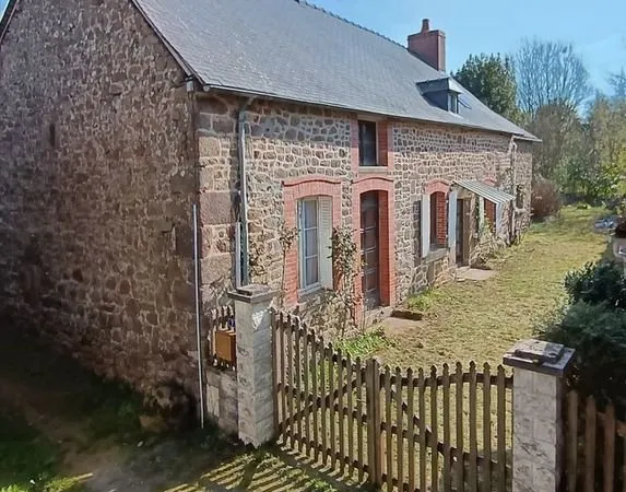 Maison de bourg à rénover - St Fraimbault-de-Prières