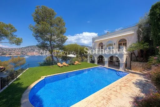 Villa 12 pièces 341 m²