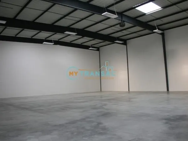 LIEUSAINT A LOUER Local d'activité 521m²