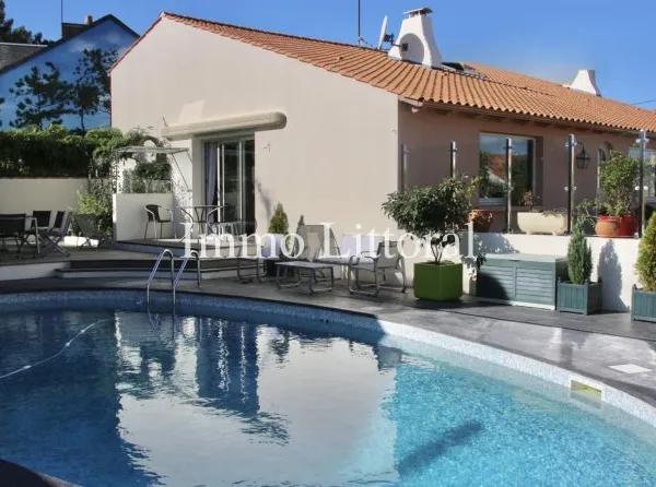 VILLA DE TYPE 7 AVEC PISCINE