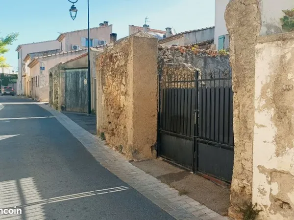 Remise terrain constructible centre village pittoresque