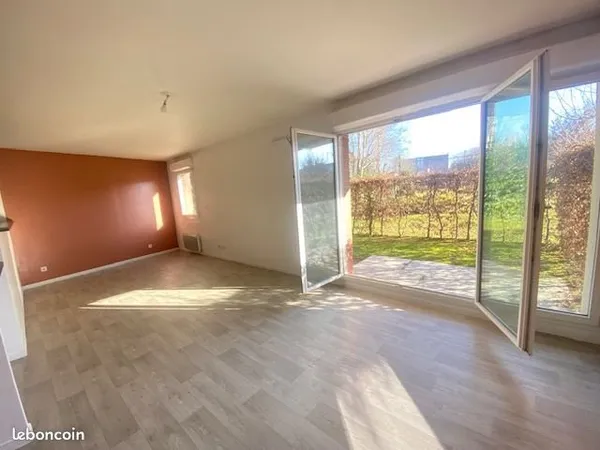 Grand T4 en Rez-de-jardin avec terrasse et stationnement - Loos Lez Lille -