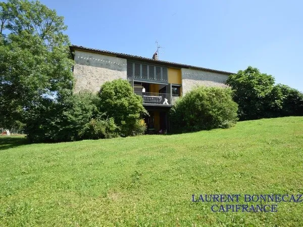 Maison de Caractére de type T7 sur un terrain de 8000M² proche de Valence d'Agen 82