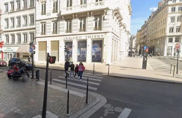Local commercial 250 m²