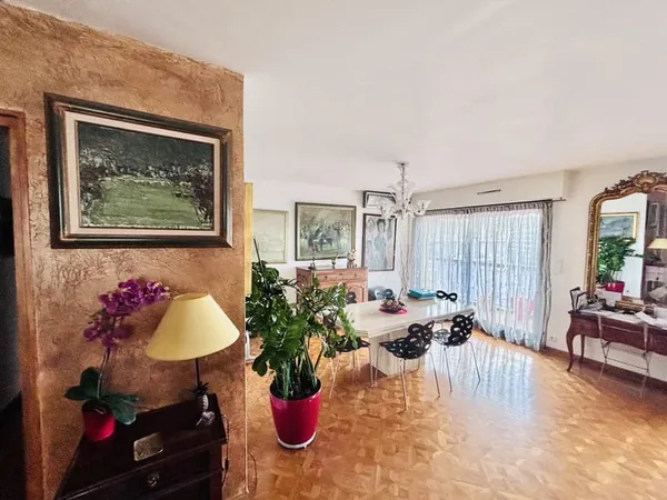 T3 de 95 m2 avec une vue sur la Place Castellane en EXCLUS
