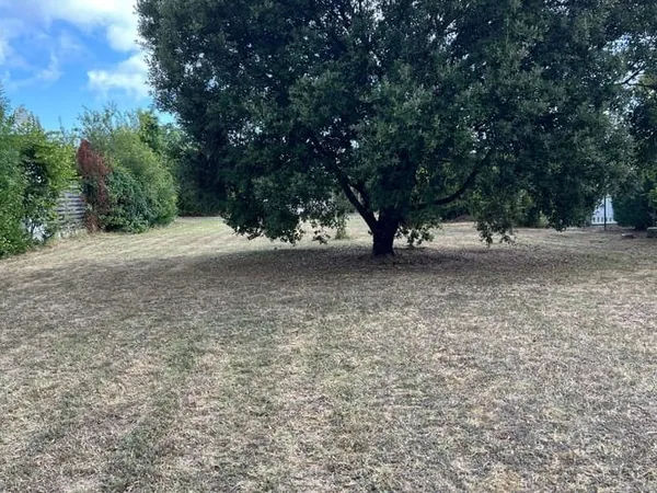 Terrain 700 m²