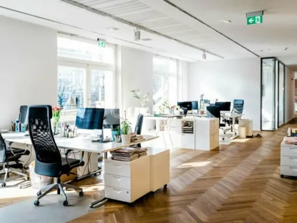 Local 83 m²