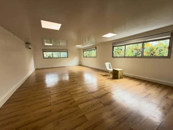 Bureau 59 m² climatisé - BRAS PANON