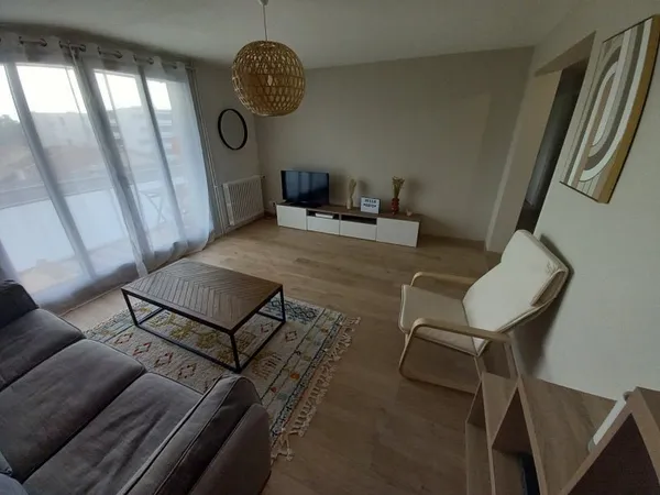 Chambre colocation meublée 11m² – proche métro D