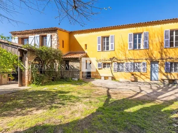 A VENDRE A SAINT LAURENT DU VAR - MAISON - TERRAIN - CENTRE VILLE - 4 CHAMBRES - STATIONNEMENTS