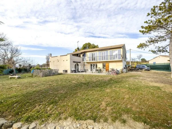Maison de 219m² sur un terrain de 2060m² à Pierrevert