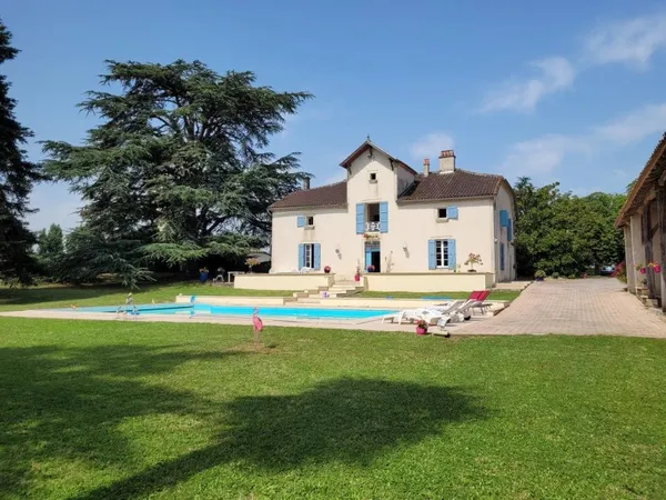 Propriété en pierre avec piscine, grange et 2,5 hectares - Proche Puymirol, Lot-et-Garonne