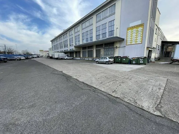 Local d'activité 1208 m²