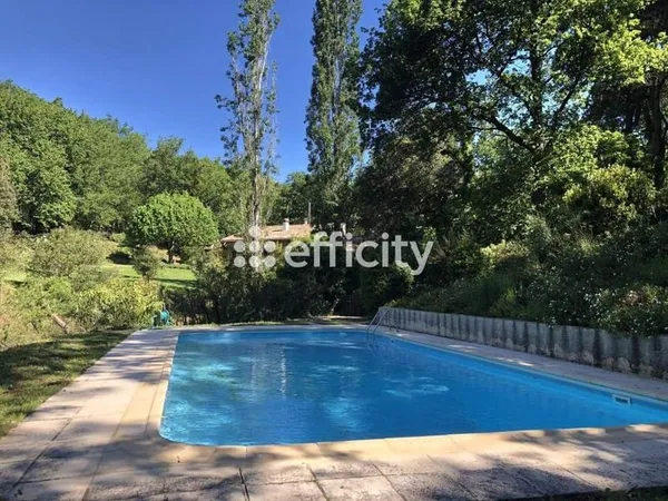 Villa 8 pièces 200 m²