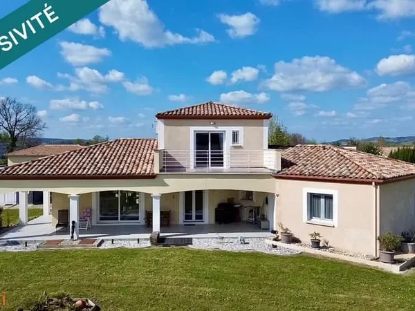 Maison offrant de beaux volumes