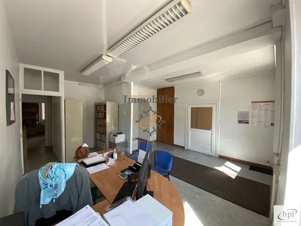 Locaux d'activités, rez-de-chaussée, Bd Verdun