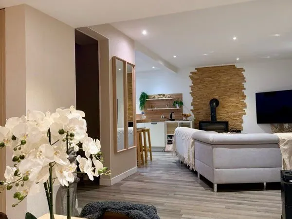 Maison de 125 M2 entièrement rénovée située a 300 m du centre du bourg