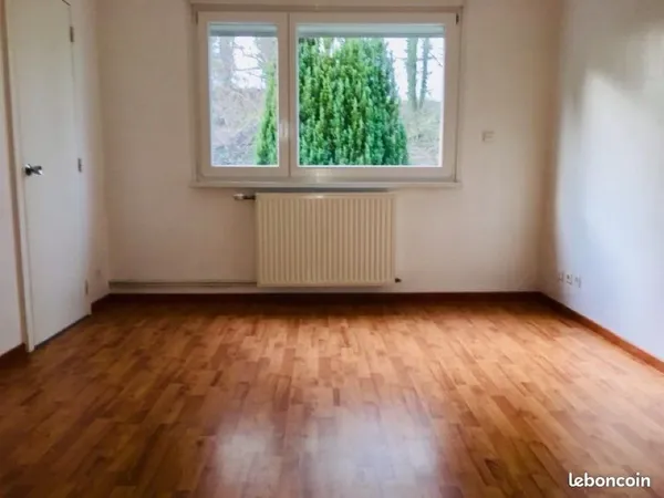 Studio 29m2 meublé résidence tranquille proche gare lycée professionnel et toutes commodités proche 