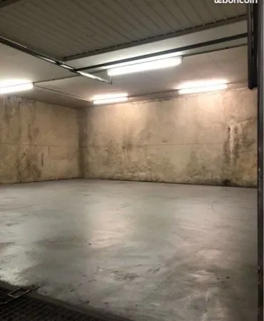 Grand Garage / Local 43 M² 13010
