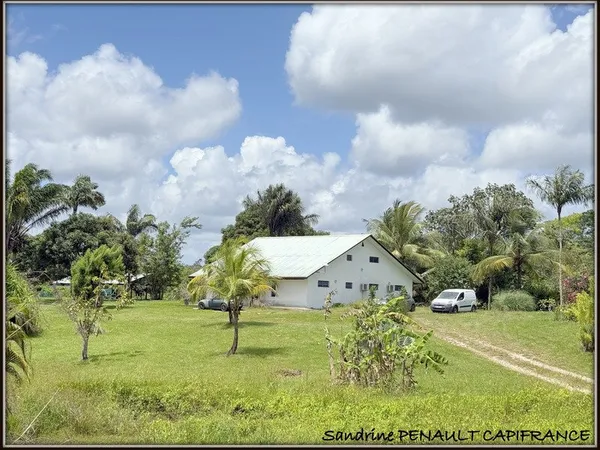 A VENDRE A SINNAMARY UNE MAGNIFIQUE MAISON T4 DE 193 m² SUPERFICIE TERRAIN 6 HECTARES - AU PRIX DE 4