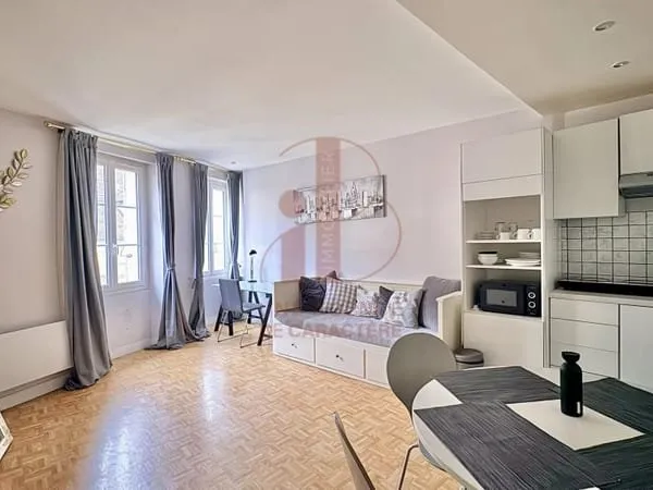 FONTAINEBLEAU COEUR DE VILLE - Appartement deux pièces principales - 46 m²
