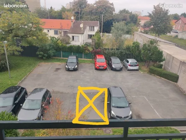 Place de parking extérieur - zone sécurisée