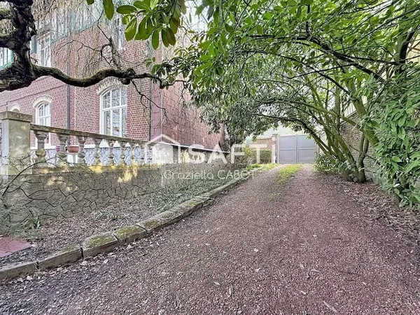 Maison 12 pièces 305 m²
