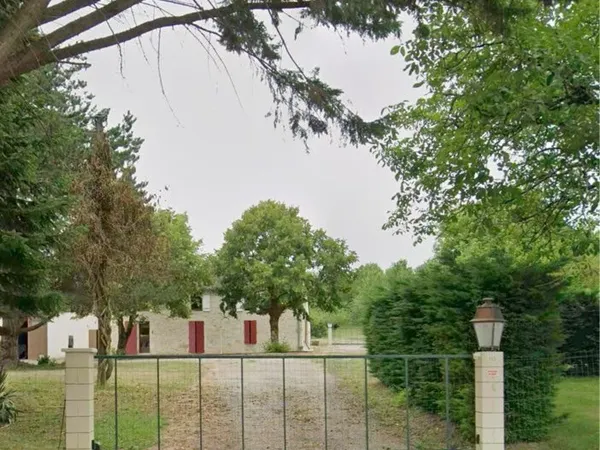 Propriété deux maisons et dépendances en Gironde aux portes de la Dordogne