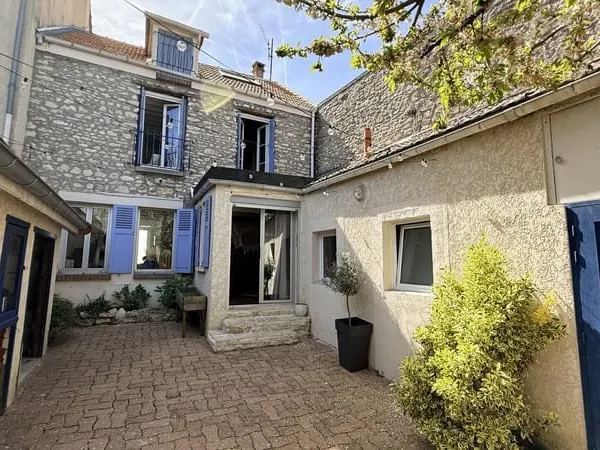 THIVERVAL-GRIGNON, CHARMANTE MAISON ANCIENNE COUP DE COEUR