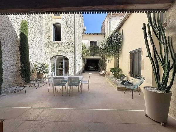 Maison 5 pièces 235 m²