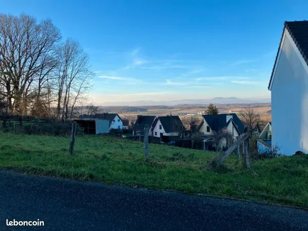 De particulier à particulier terrain à bâtir à Altkirch - 750 m² - vue dégagée sur les Vosges