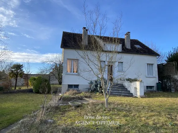 PAVILLON TRADITIONNEL sur 3 niveaux - VINNEUF (89) - 145 000