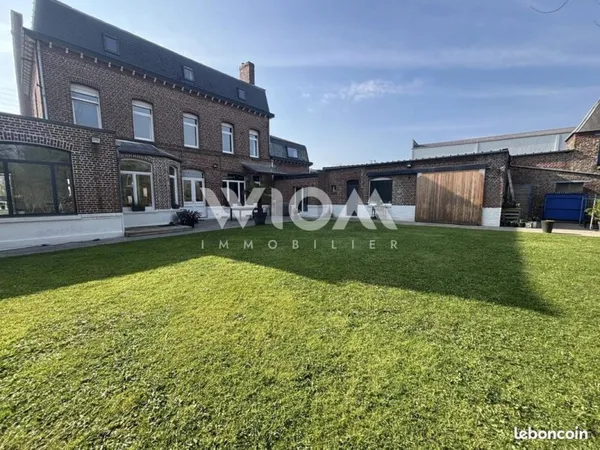 Maison 12 pièces 327 m²