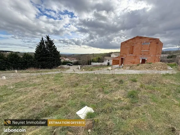 Terrain 350 m² Haies