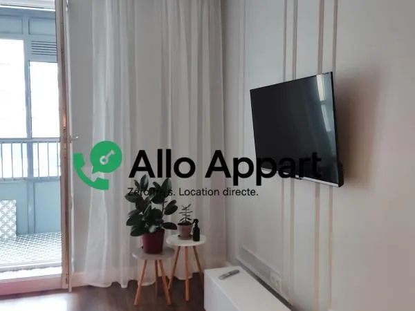 2 pieces de 39 m²- Paris 11e MEUBLE