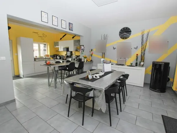 SPACIEUSE MAISON EN TRES BON ETAT